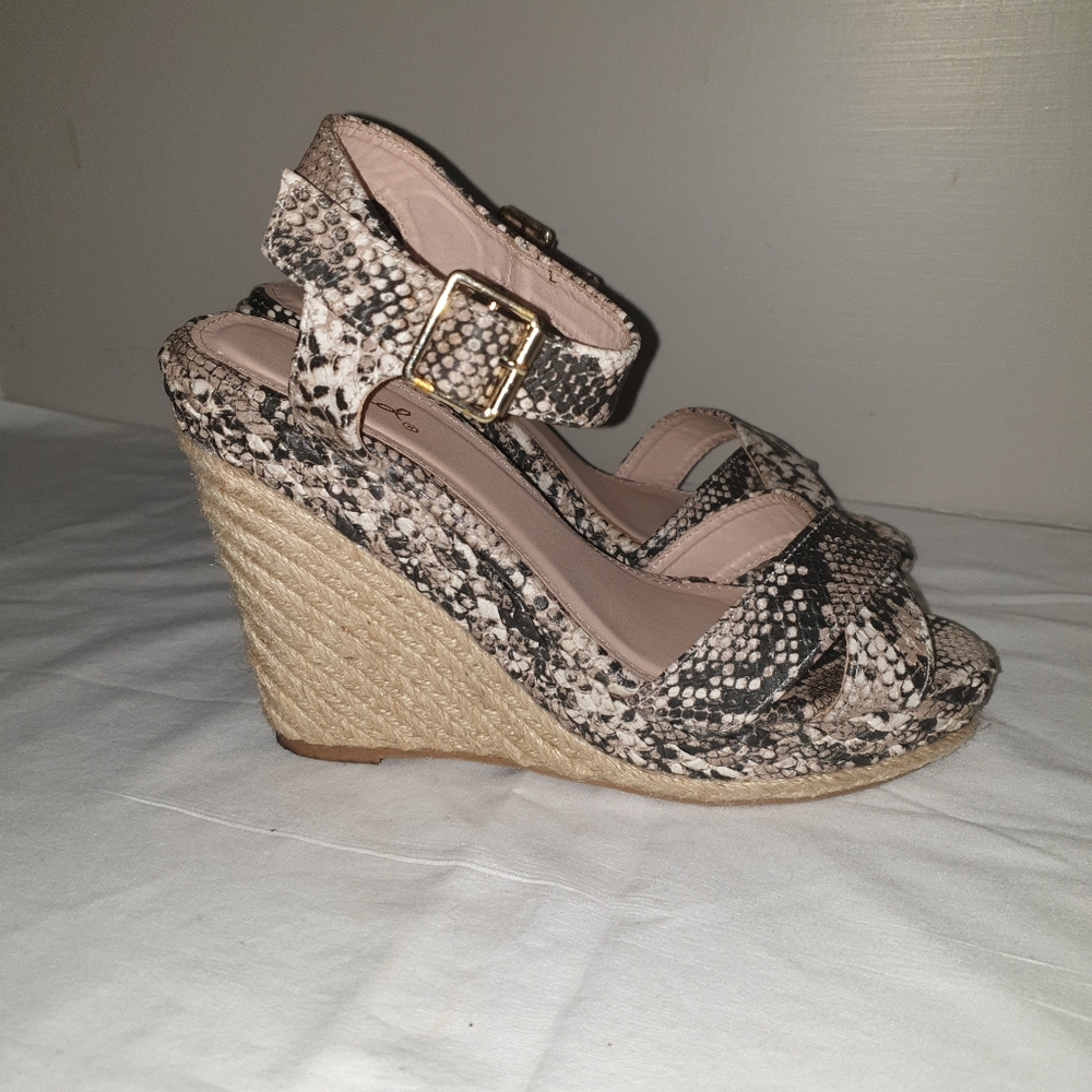 Cupid Size 7 Wedges